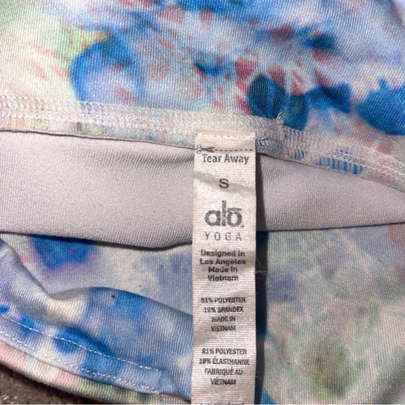 Alo Yoga Shorts. Size Small. - Picture 4 of 4